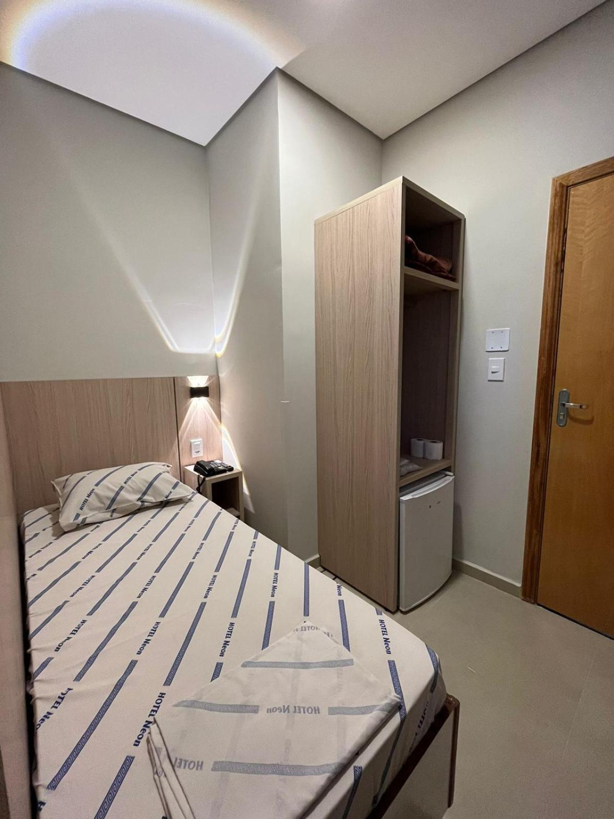 Hotel Neon - Proximo A 25 De Marco, Bom Retiro E Bras, A 2Min Do Mirante Sampa Sky E Pista De Skate Anhangabau Сан-Паулу Екстер'єр фото